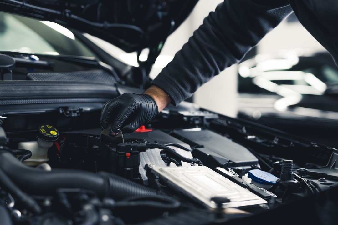 Revisión técnica de motor en auto premium